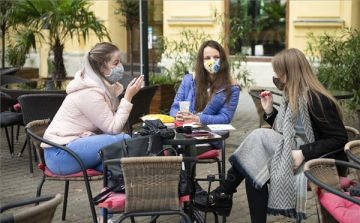 Többször és sűrűbben ellenőrzi a maszkviselés betartását a rendőrség