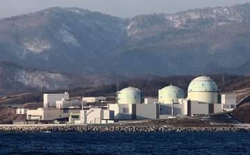 Tíz atomreaktor újraindítását kérelmezték japán energiacégek