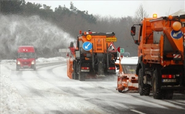Havazás - Nincs járhatatlan út az országban, a Dunántúlon intenzíven havazik