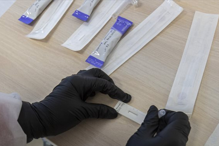 Minden második koronavírus-teszt pozitív Szlovéniában