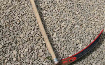 Kaszával ölt motorost