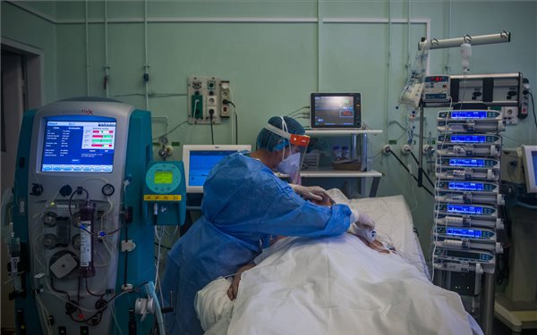 Meghalt 218 beteg, 10 466 új fertőzöttet találtak Magyarországon 