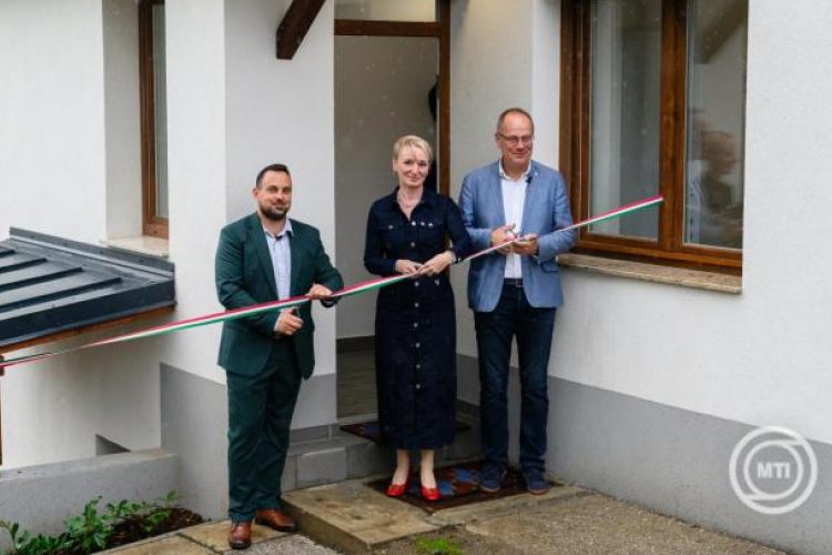 Navracsics Tibor: ne csak üdülőhelyként gondoljunk a Balatonra