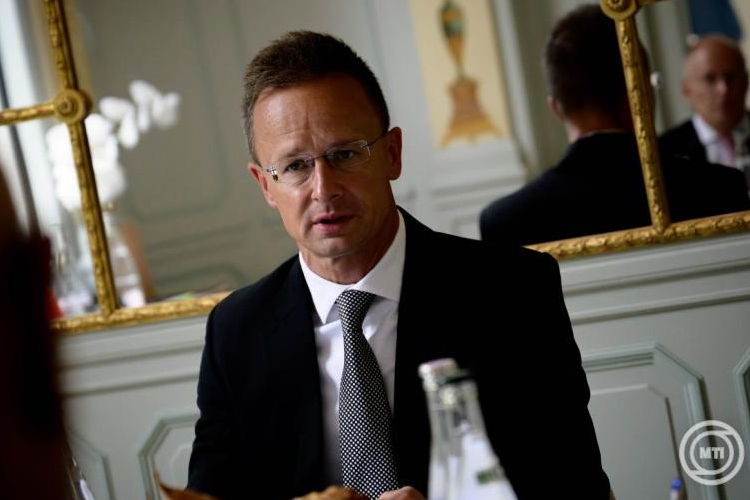 Szijjártó Péter az orosz miniszterelnök-helyettessel egyeztetett a közelgő amerikai-orosz csúcstalálkozóról