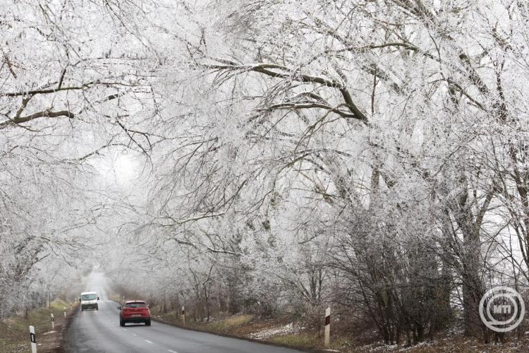 Hideg idő - A Dunántúl jelentős részére adott ki riasztást ónos eső miatt a HungaroMet