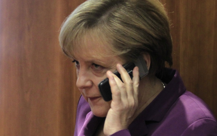 Titkos adatgyűjtés - Merkel: súlyosan megrendült a bizalom