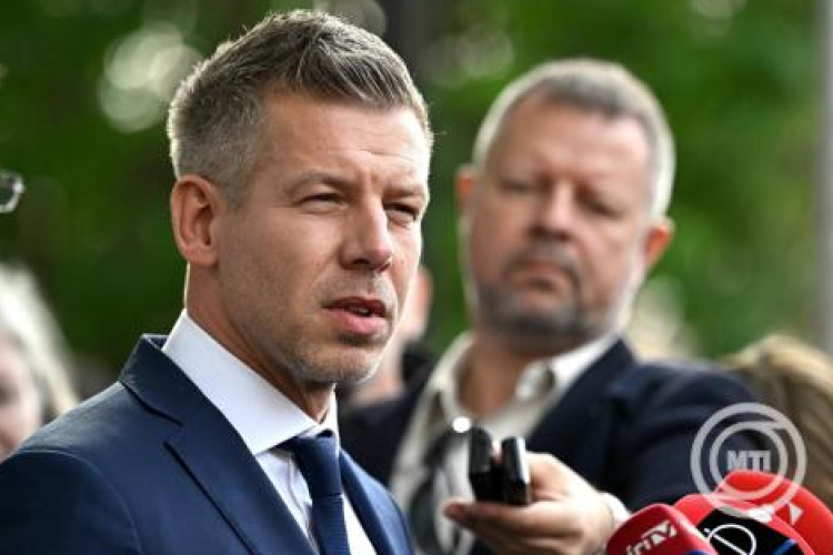 Magyar Péter: Gulyás Gergely és Rétvári Bence jogászkodni próbáltak, de nem értenek a dologhoz