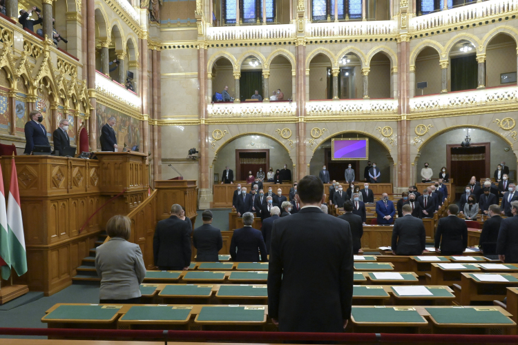 Köztársasági elnököt választ a parlament
