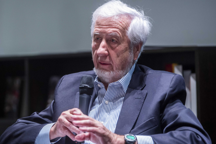 Kalapáccsal támadtak rá az Antall-kormány volt külügyminiszterére