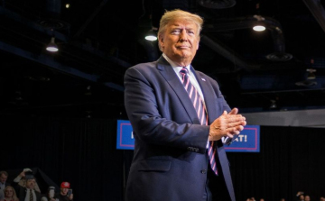 Orvosai szerint Donald Trump teljesen tünetmentes